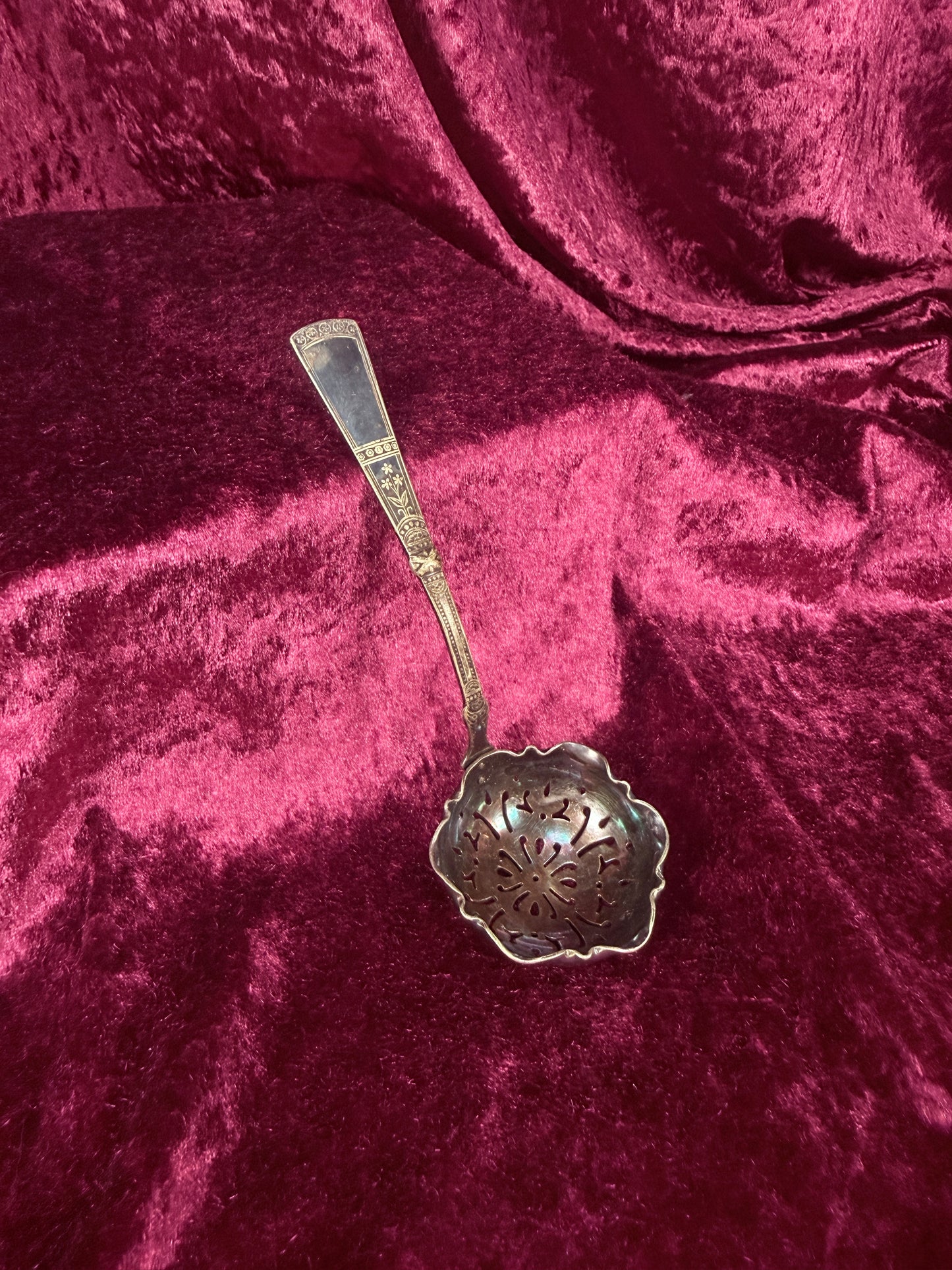 Vintage Silverplate Sugar Sifter Spoon – Scalloped Bowl Floral Handle