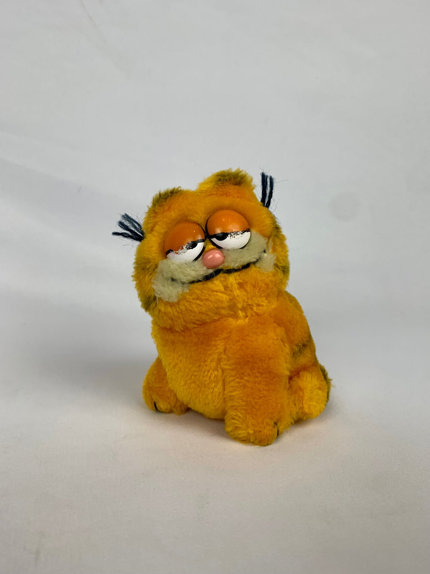 1981 Dakin United Syndicate Sitting Garfield Plush - Made In Korea - 5"