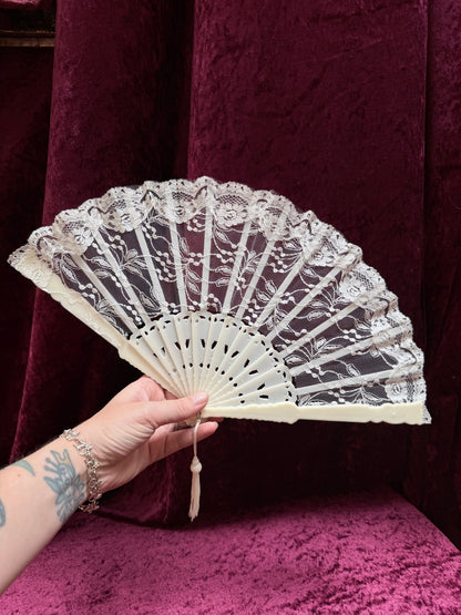 Vintage Ivory Lace Folding Hand Fan – Floral Lace + Tassel Detail