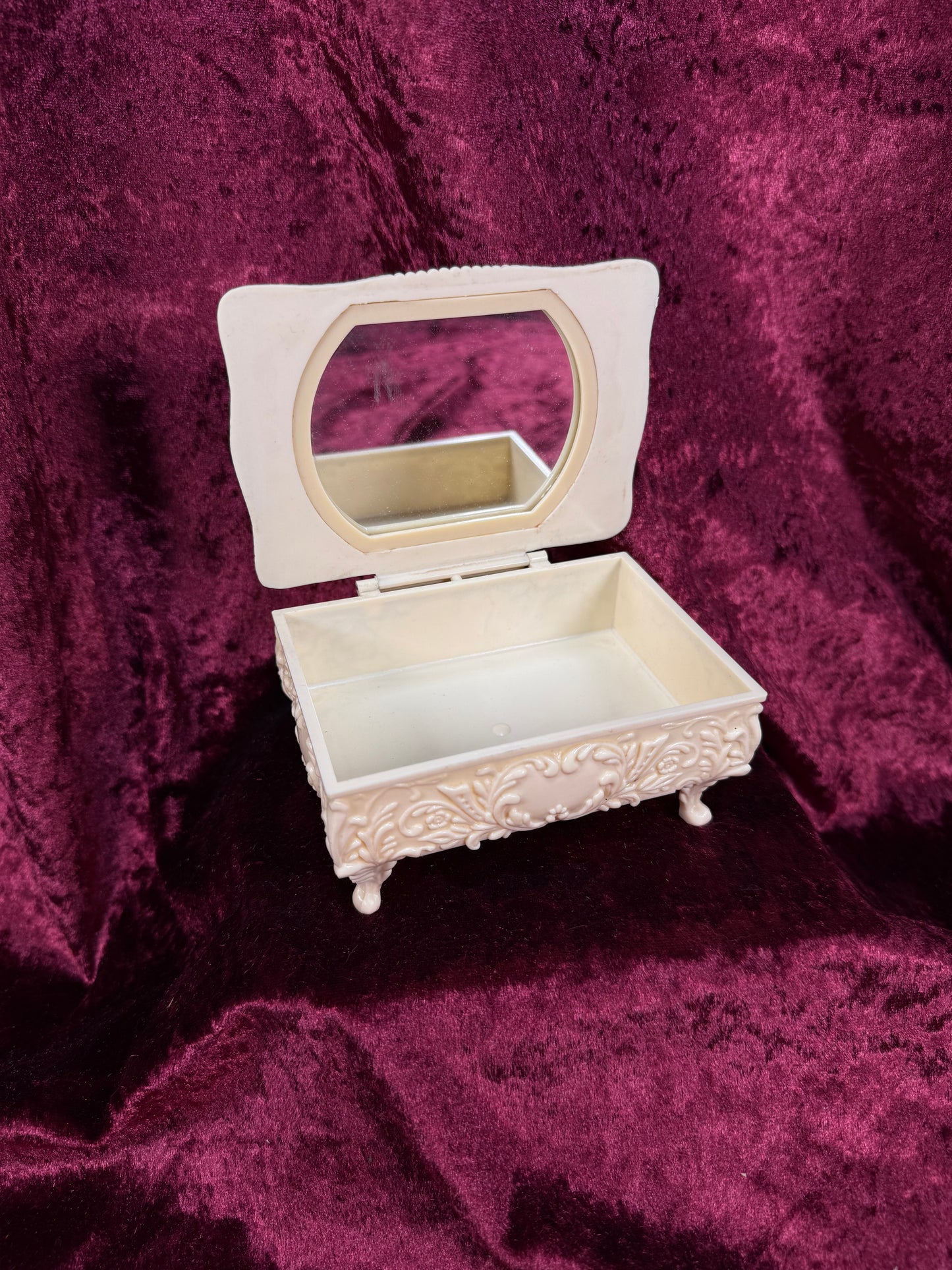 Vintage Cream Plastic Jewelry Box – Romantic French Couple Trinket Case