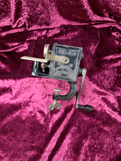 Antique Cast Iron Fabric Pinker – Hammann The Gem Hand Crank