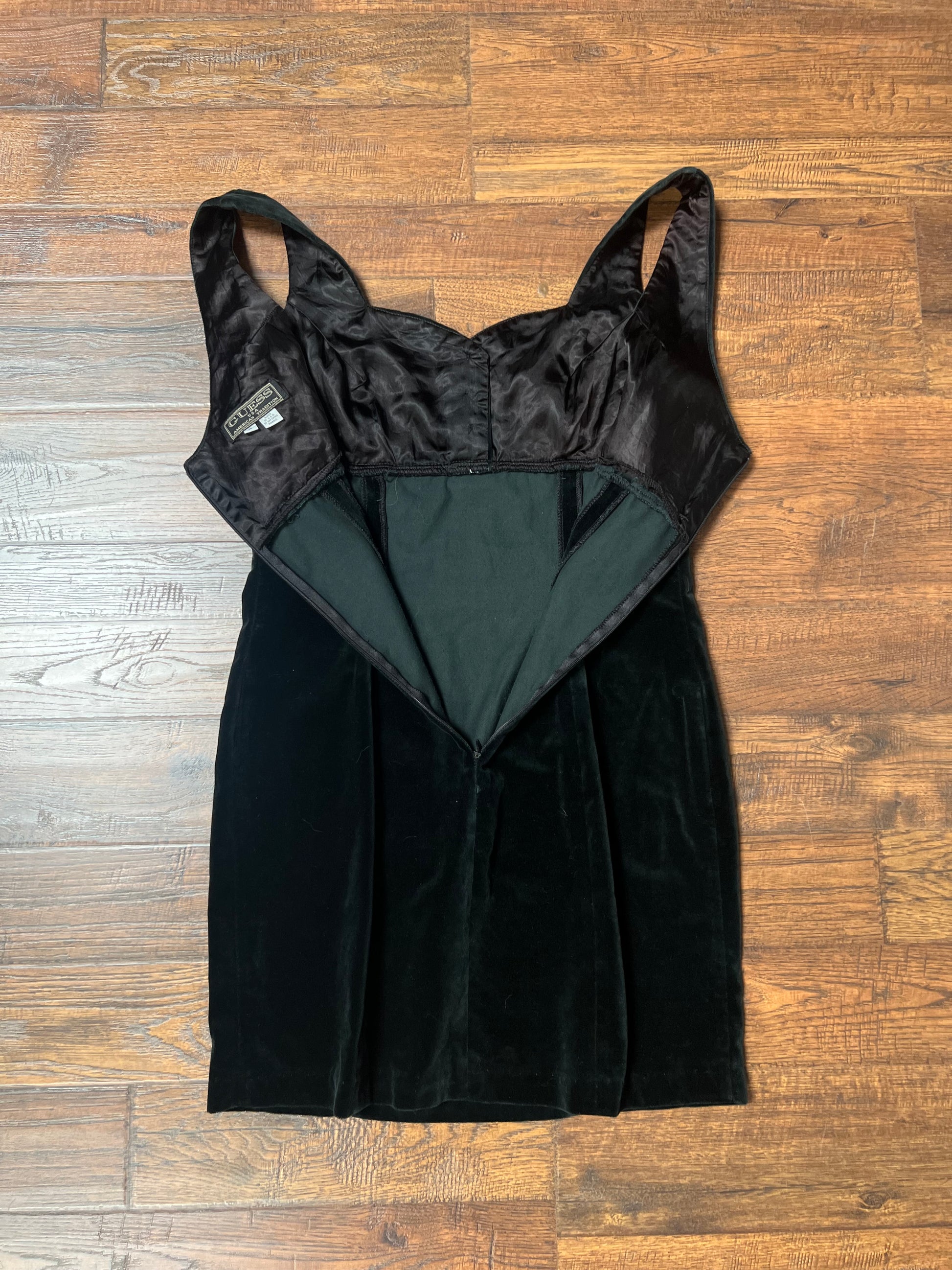 Vintage Clothing - Mini Dress - Sweetheart Neckline - Black Velvet - S The Cat Vintage Vintage Clothing - Mini Dress - Sweetheart Neckline - Black Velvet - S The Cat Vintage