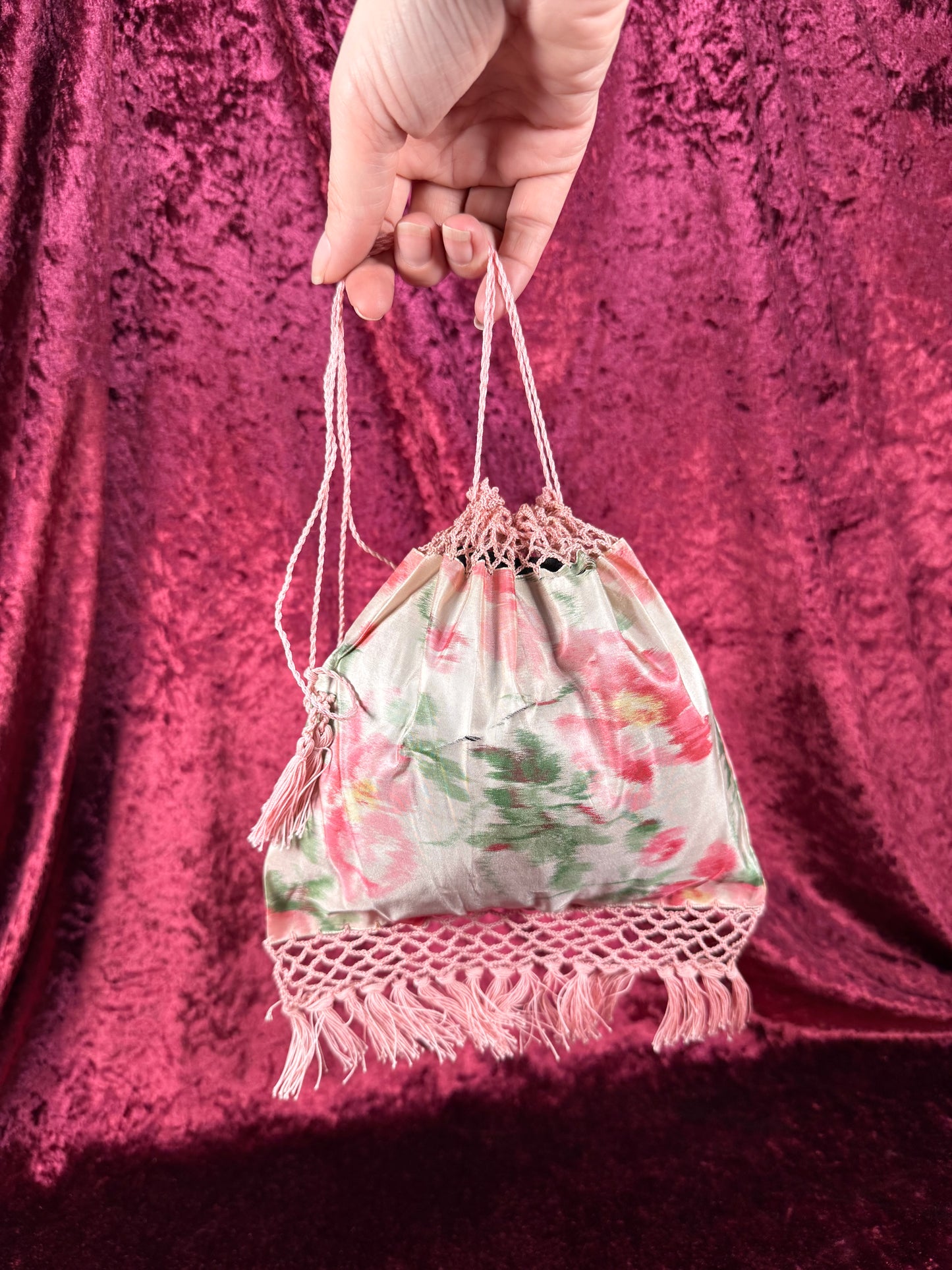 Vintage Floral Fabric Handbag – Crochet Trim Tassel Pouch