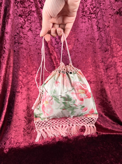 Vintage Floral Fabric Handbag – Crochet Trim Tassel Pouch