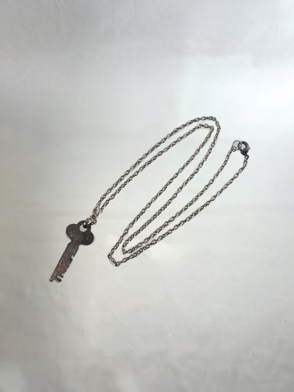 Vintage Jewelry - Pendant Necklace - Silver Tone Cable Chain - Old Worley & Co. Yale Key #566