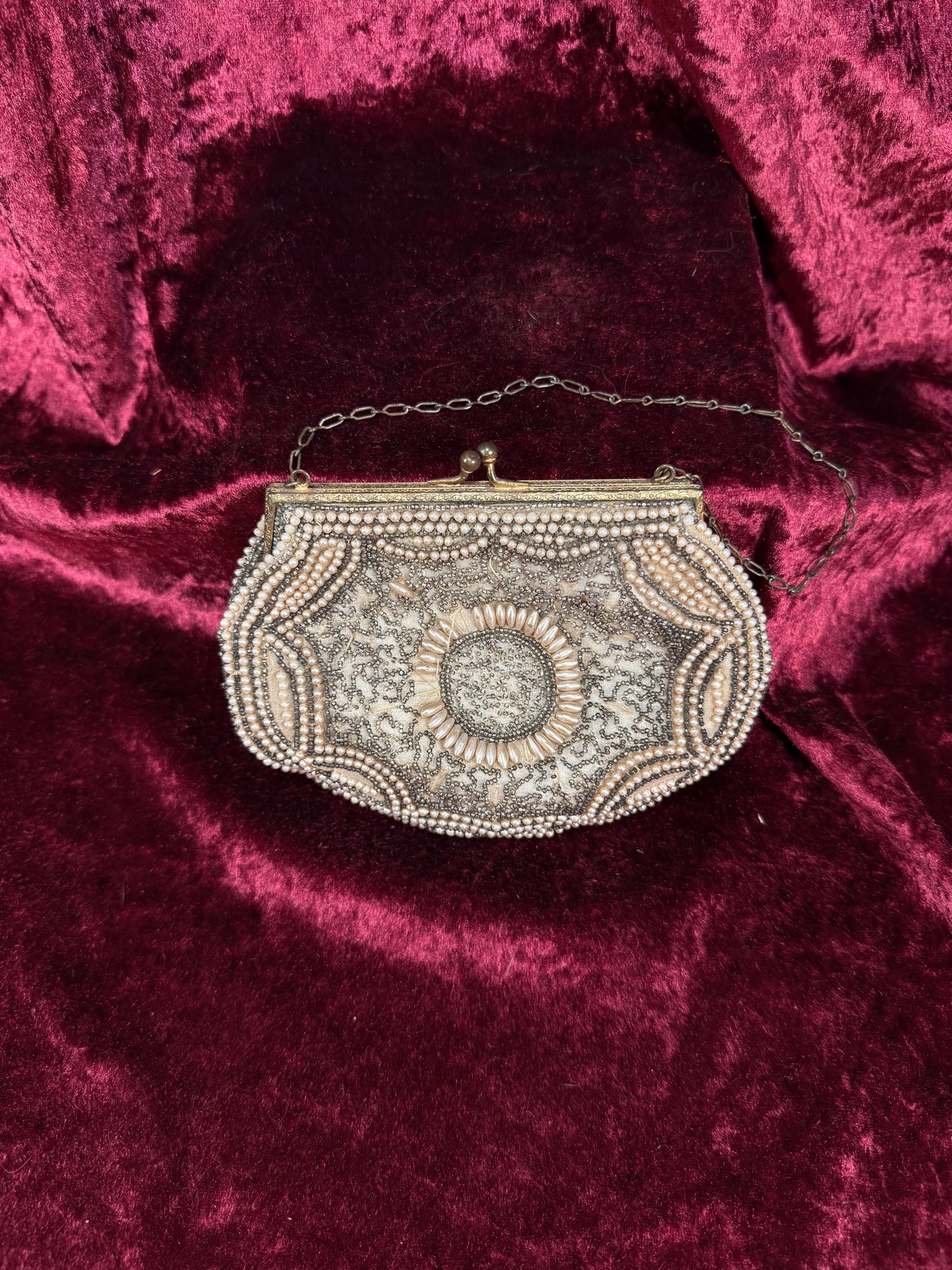 Vintage 1940s Intricately Beaded Evening Purse – Kiss Lock Chain Strap Handbag