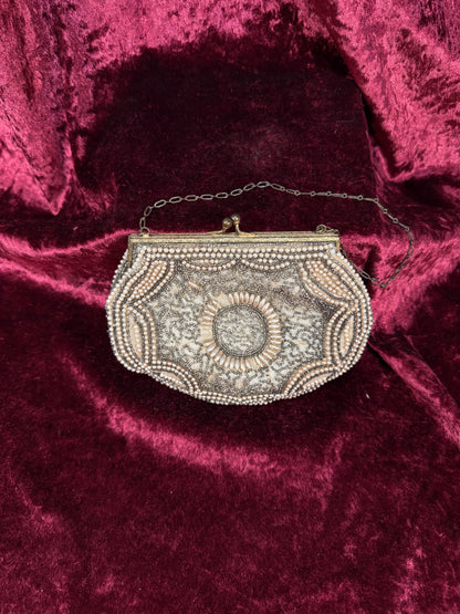 Vintage 1940s Intricately Beaded Evening Purse – Kiss Lock Chain Strap Handbag