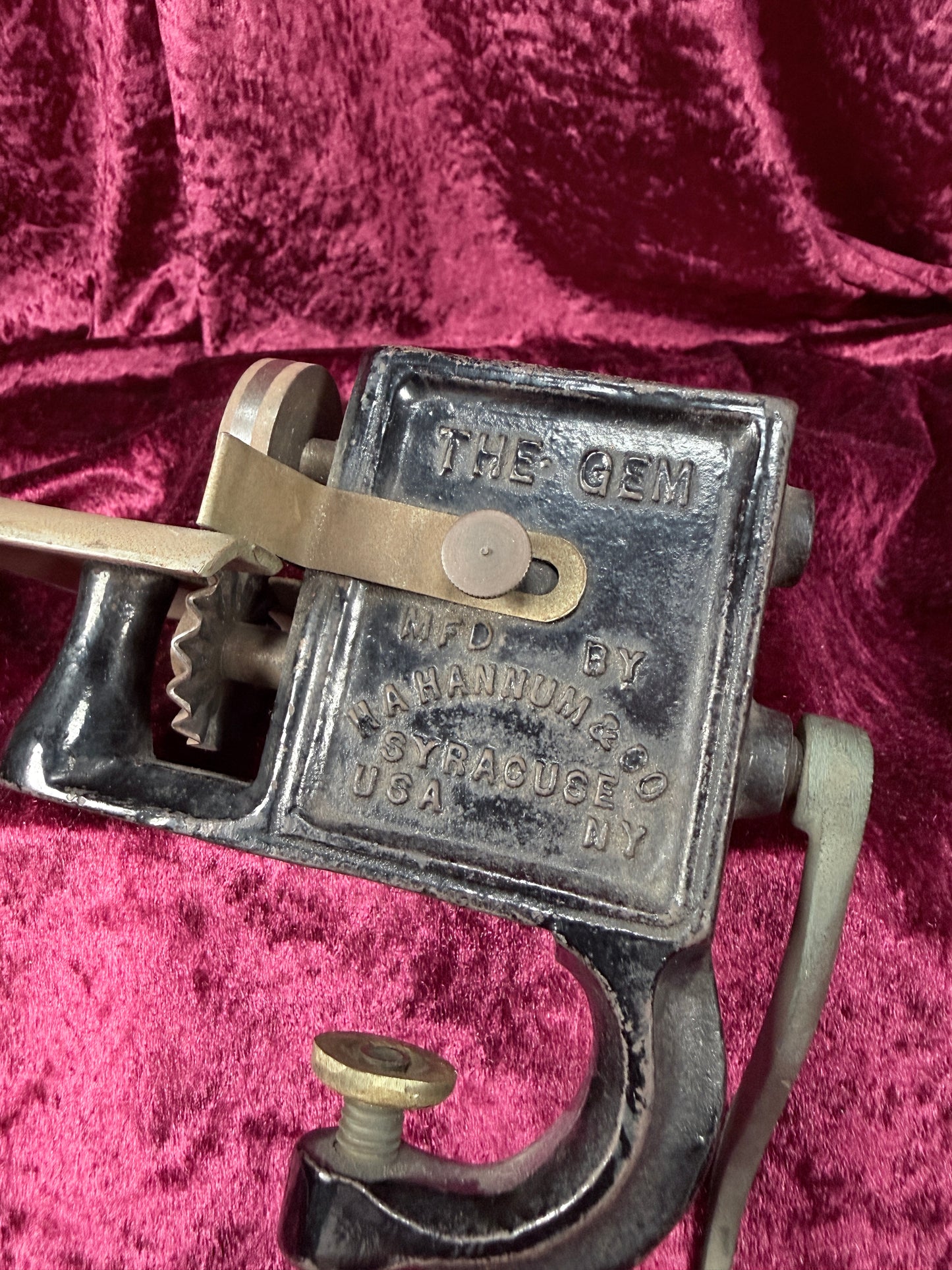 Antique Cast Iron Fabric Pinker – Hammann The Gem Hand Crank