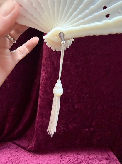 Vintage Ivory Lace Folding Hand Fan – Floral Lace + Tassel Detail
