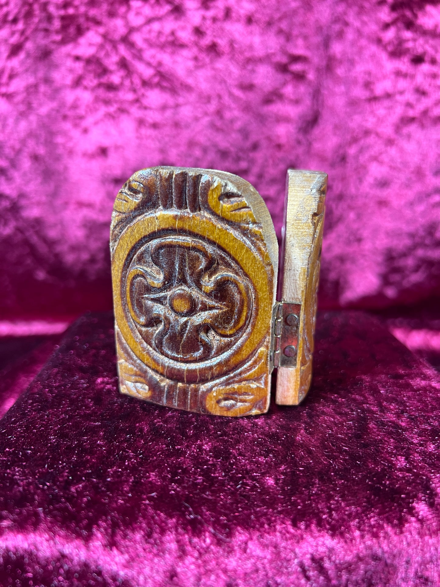 Vintage Religio - Hand Carved Pocket Diptych - Byzantine Icons - Mary and Jesus