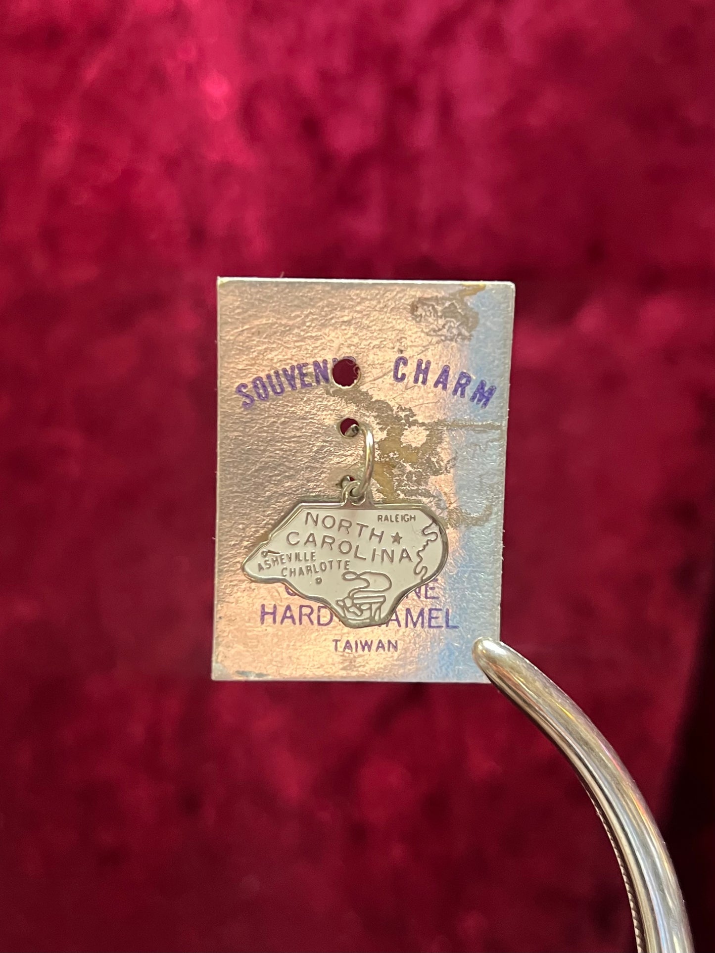 Vintage Jewelry - State Souvenir Pendant / Charm - North Carolina - Cloisonné