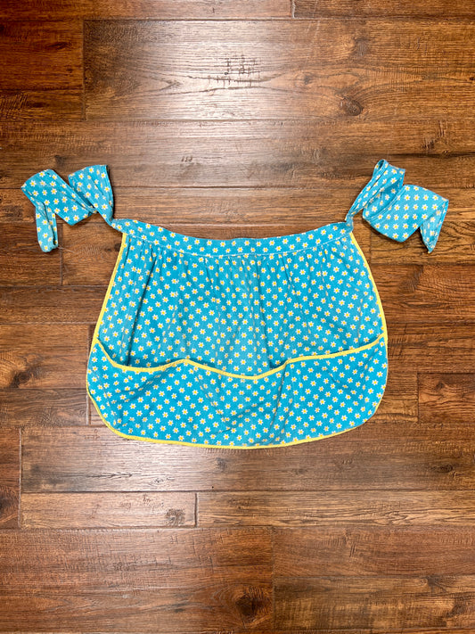Vintage Cotton Tie Waist Half Apron – Blue Floral Daisy Print with Pockets