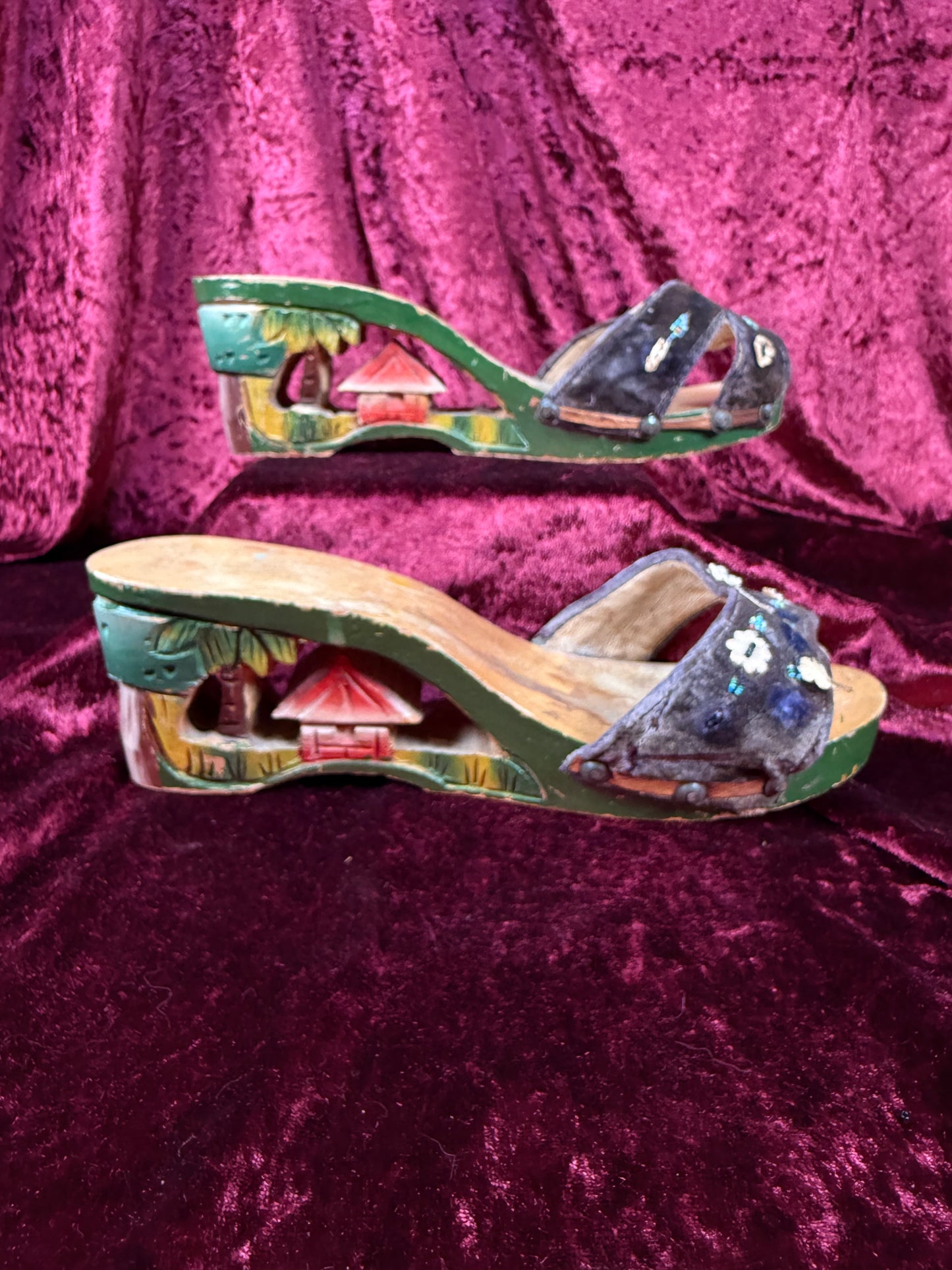 Vintage Shoes - 1940s Souvenir "Bakya" Sandal Wedges - Hand Carved - Size 7