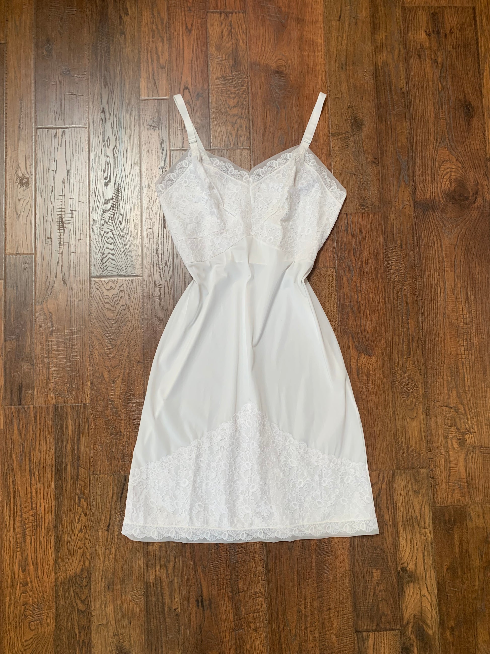 Vintage Clothing - Below Knee Dress Slip - White with Floral Lace Embe The Cat Vintage Vintage Clothing - Below Knee Dress Slip - White with Floral Lace Embe The Cat Vintage