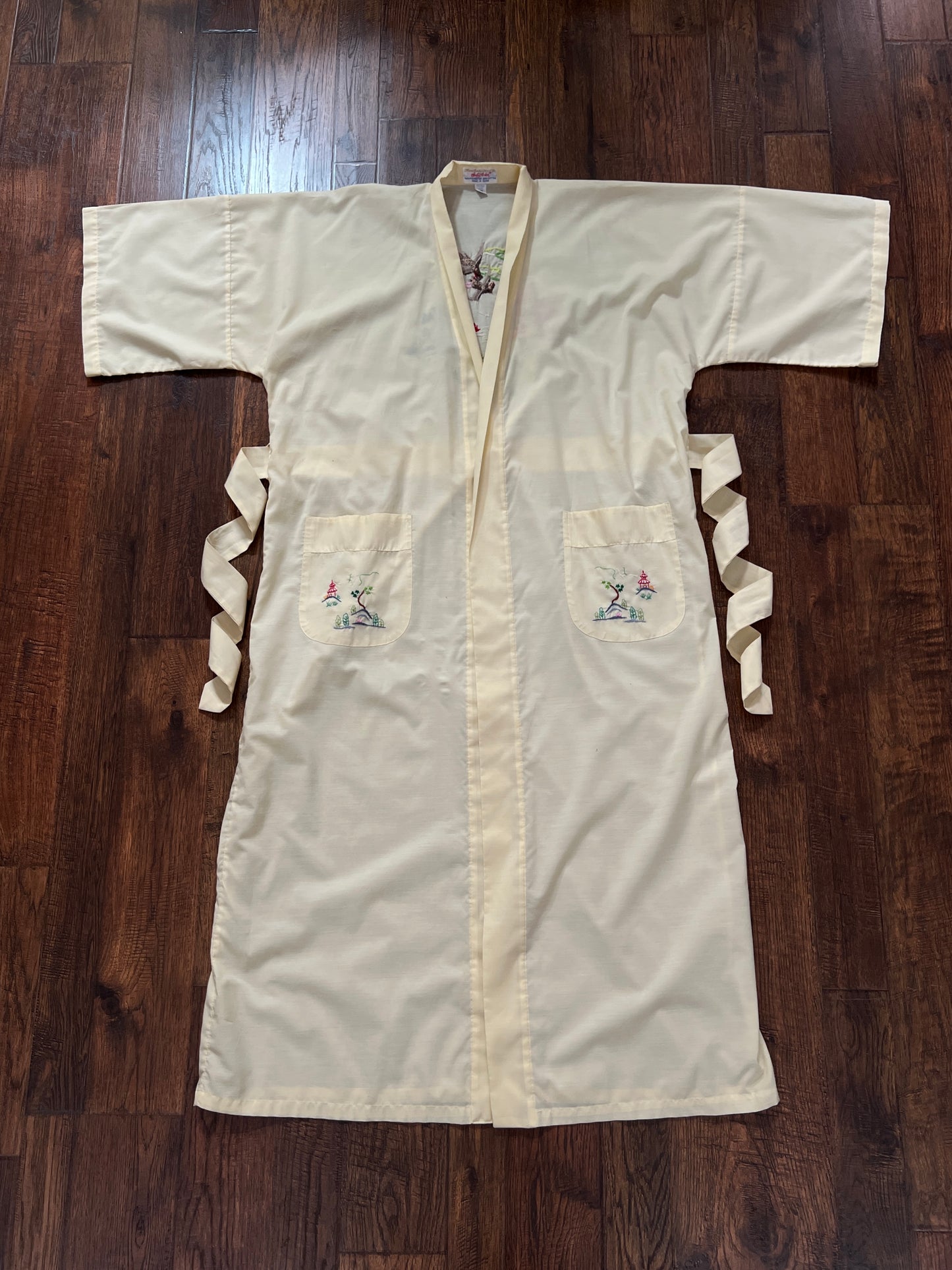 Vintage Jodie Arden Kimono Robe – Pale Yellow Embroidered Asian Garden Motif