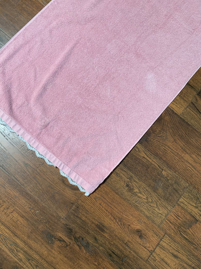 Vintage 1978 Grand Prix by Avanti Bath Towel - Pink with Lace, Ribbon, and Rose Trim