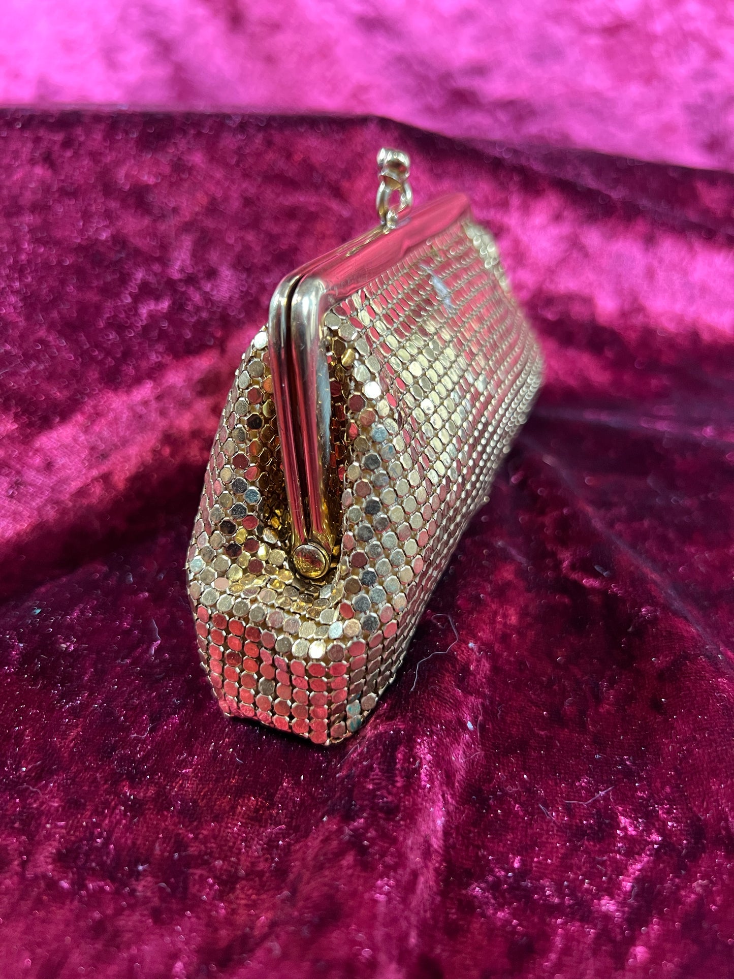 Vintage Accessory - Coin Purse - Gold Metal Mesh - Kiss Lock Closure - Whiting & Davis Co.