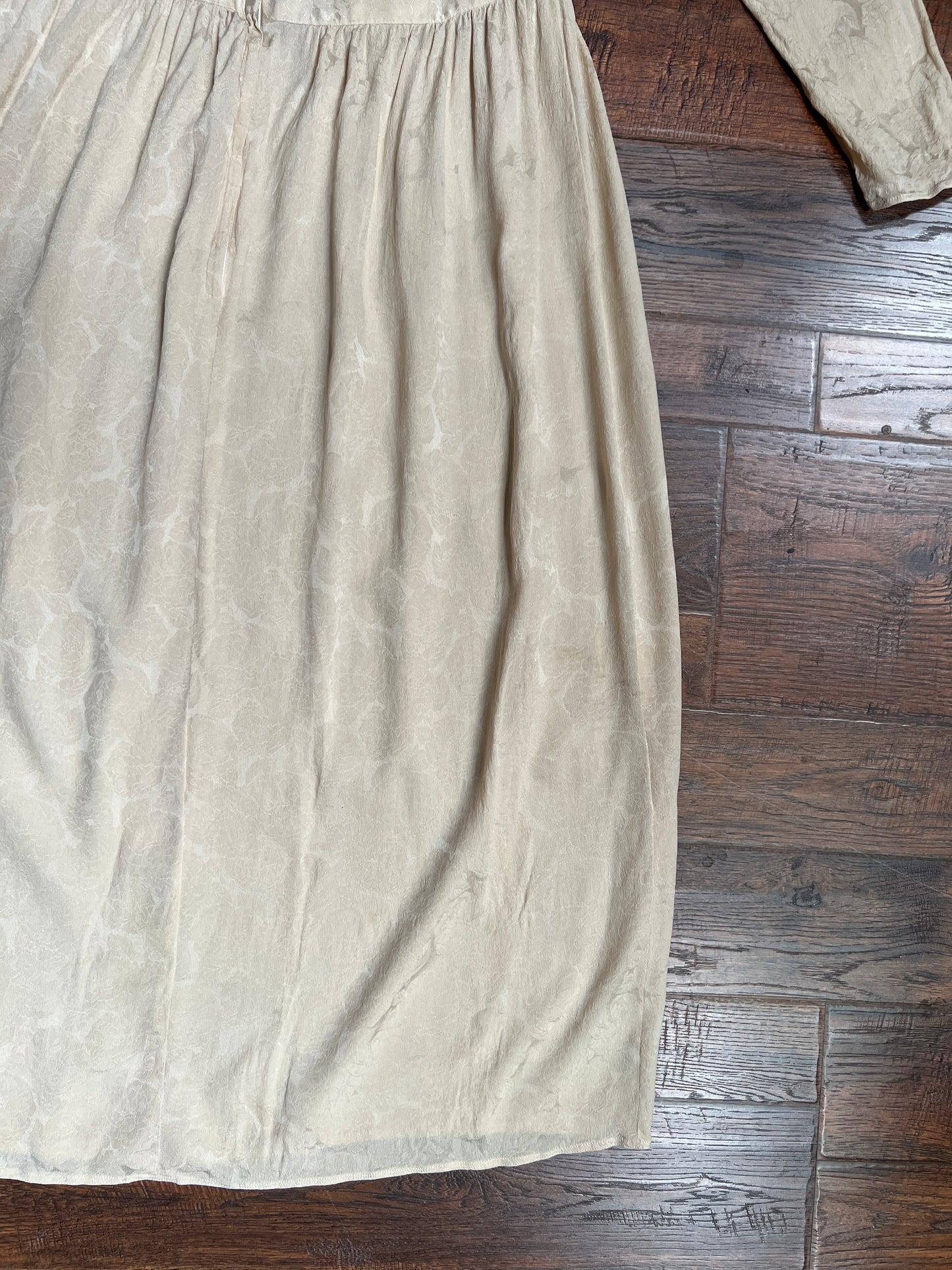 Vintage Clothing - Edwardian Revival Silk Jacquard Dress - Beige Floral Pattern with Lace Trim - Medium - Jessica McClintock