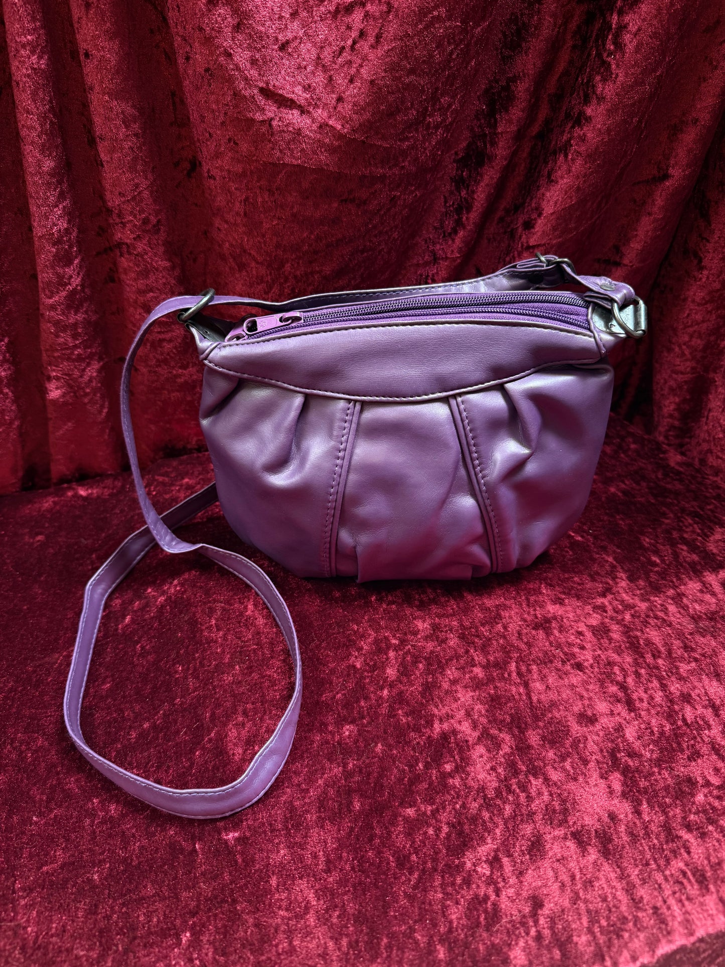 Vintage Accessories - 1980s Purple Faux Leather Shell Shaped Shoulder Bag