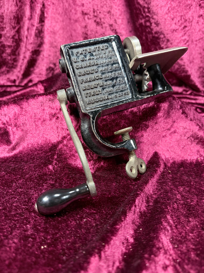Antique Cast Iron Fabric Pinker – Hammann The Gem Hand Crank