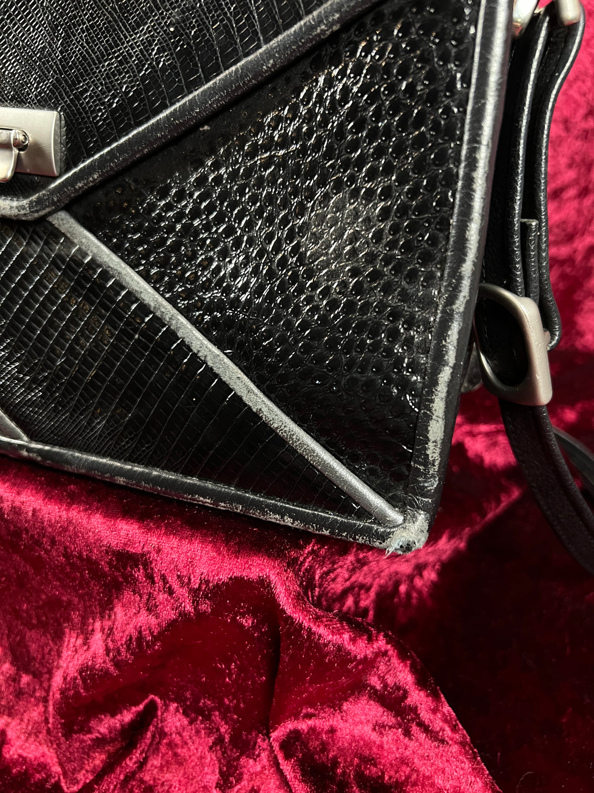 Vintage Y2K Black Leather Shoulder Bag - Reptile Embossed Patchwork Purse