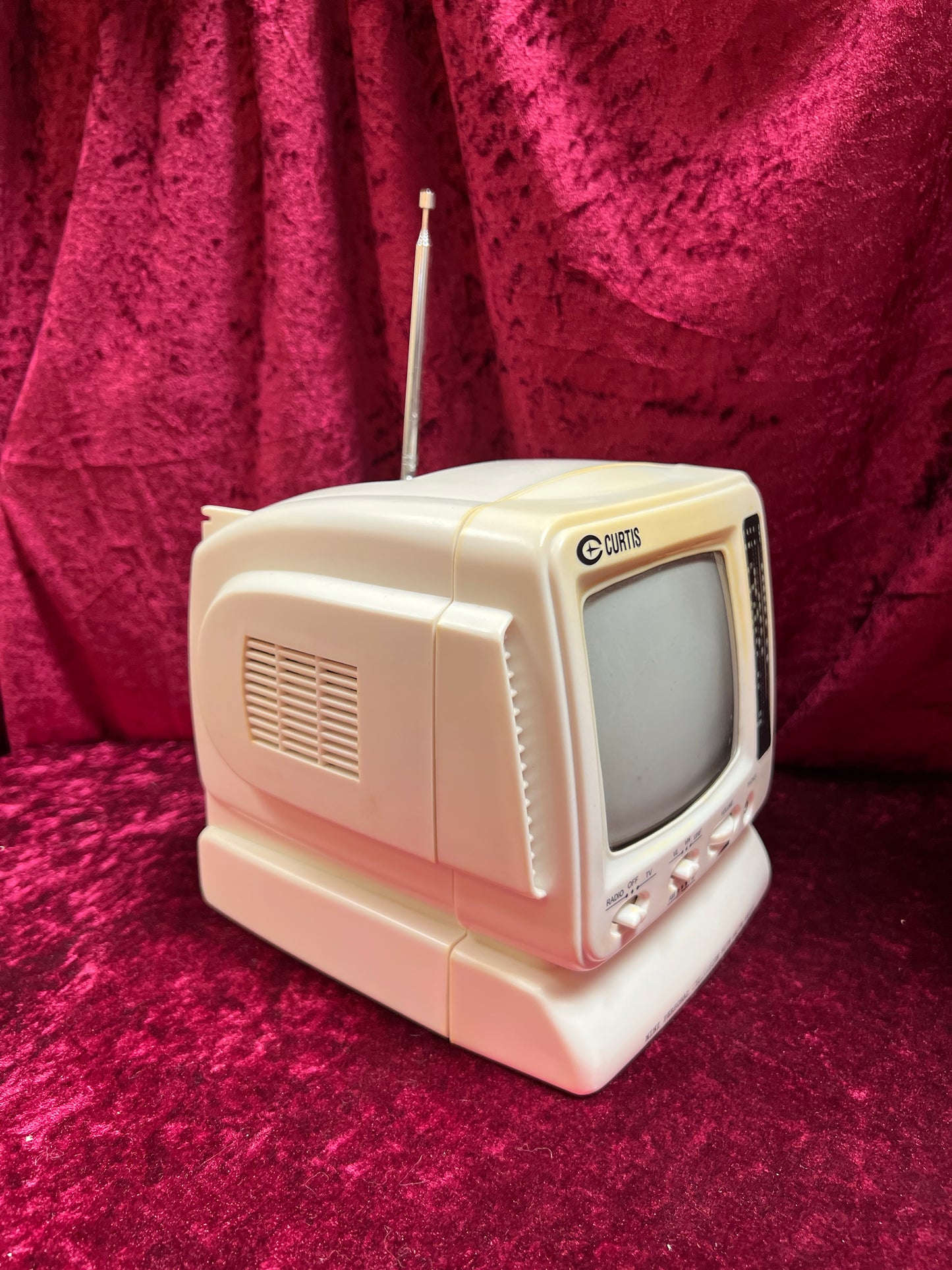 Vintage Electronics - Portable Black & White TV / Radio - 5" - Curtis