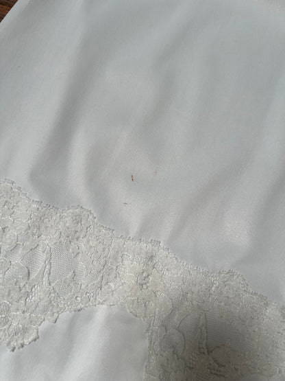 Vintage Clothing - Knee Length Skirt Slip - White - Floral Lace Detail - Medium - Van Raalte