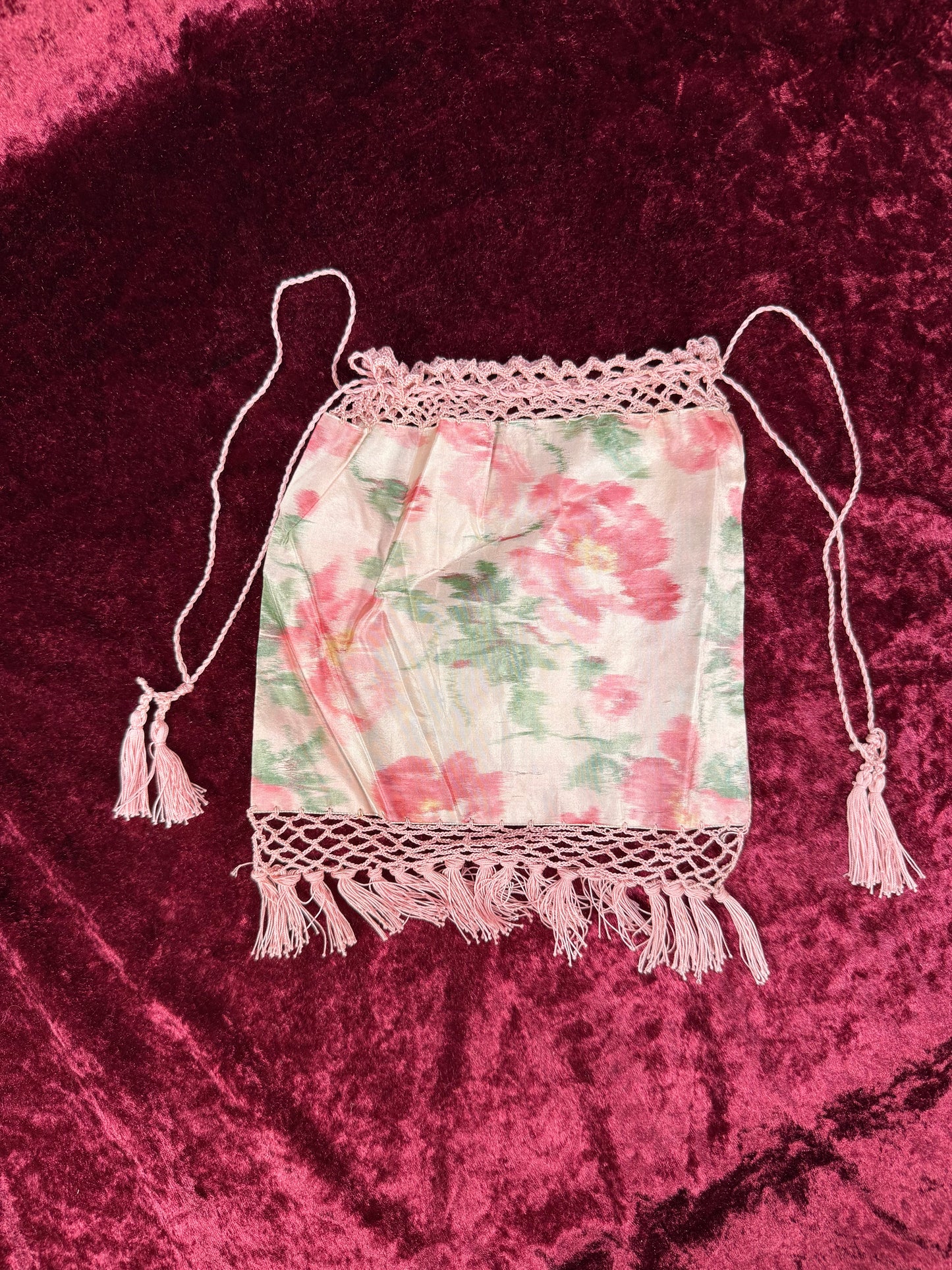Vintage Floral Fabric Handbag – Crochet Trim Tassel Pouch