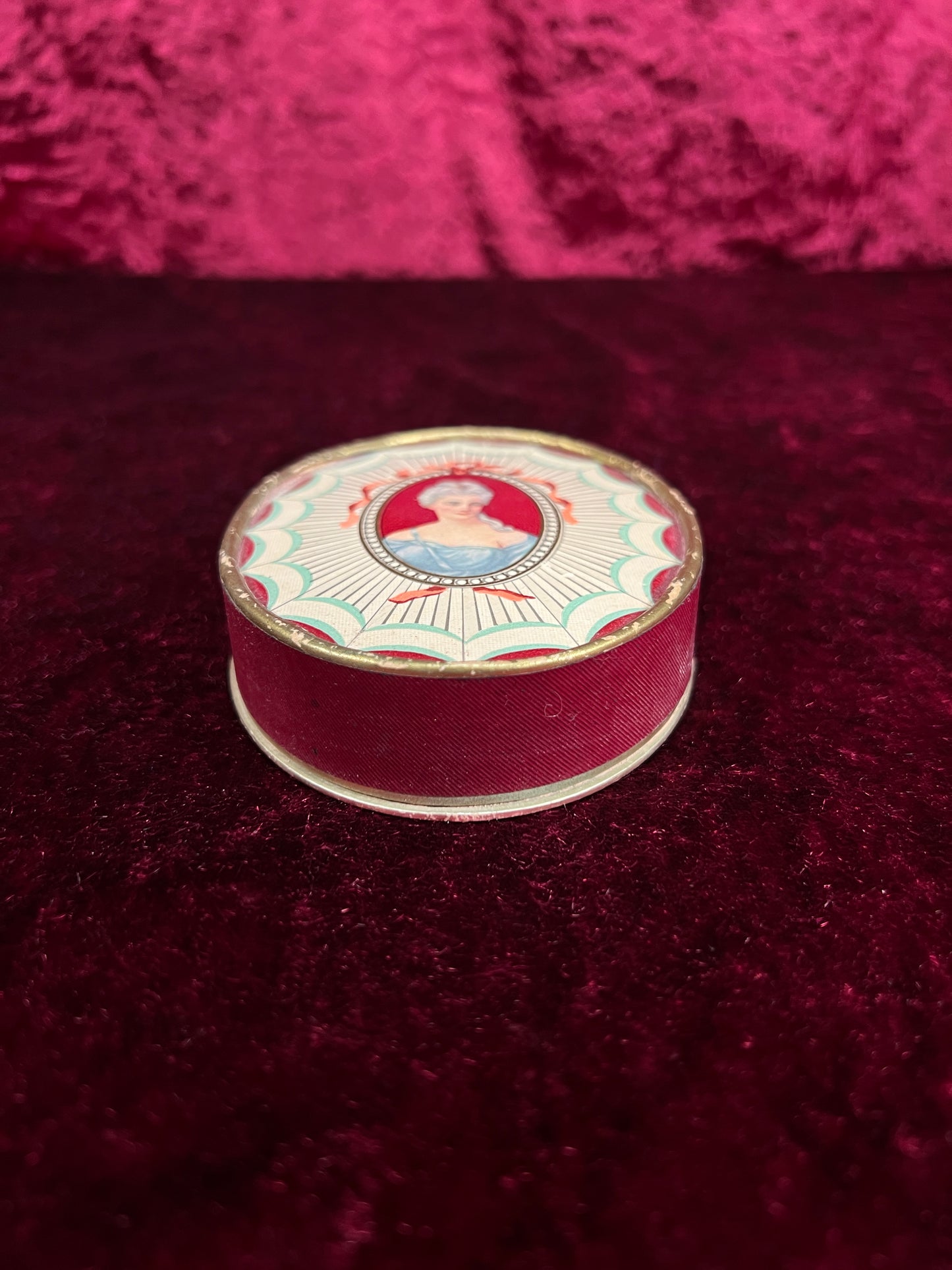 Vintage Richard Hudnut Du Barry Face Powder Box – Special Rachel Cameo Portrait