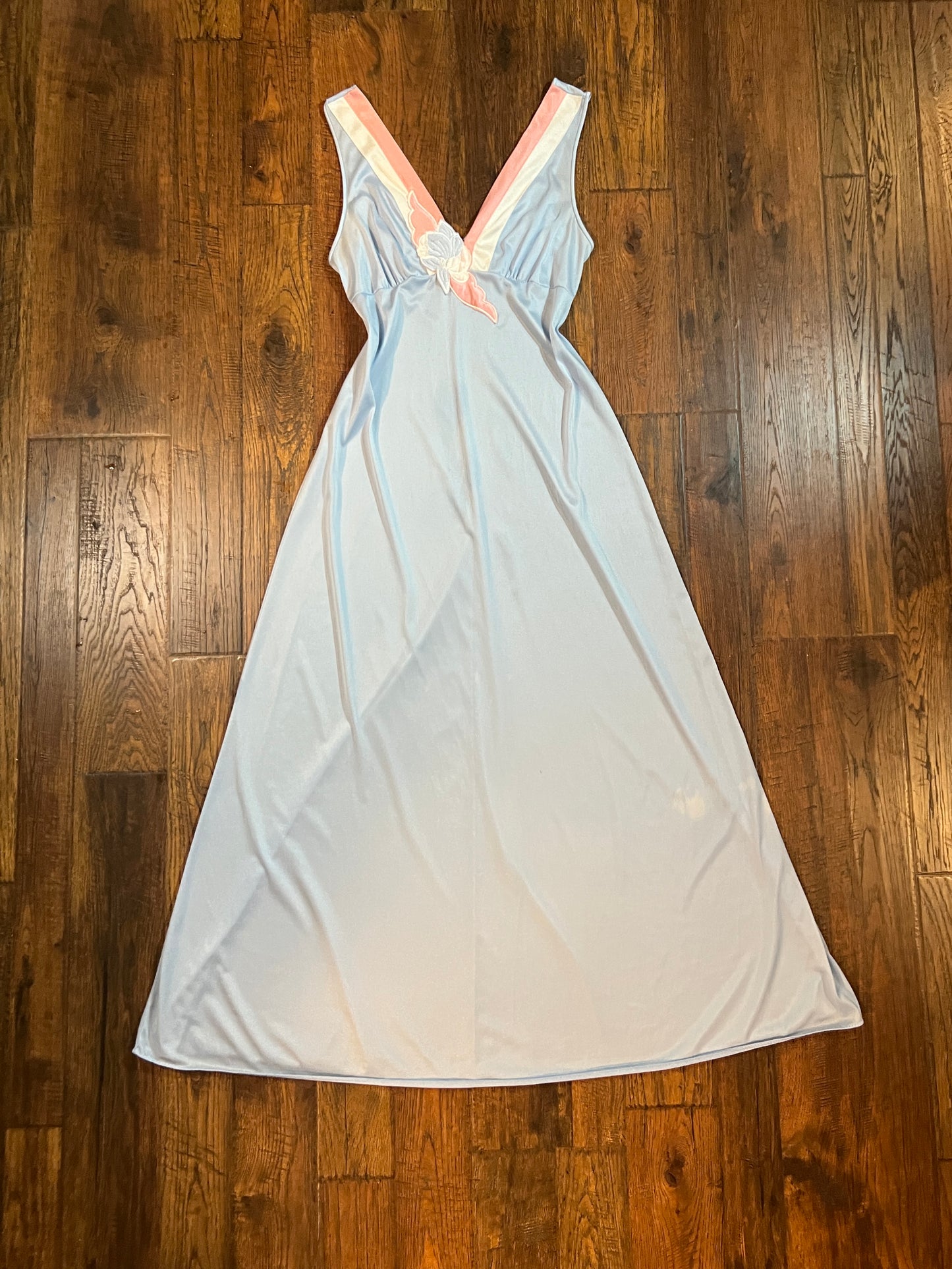 Vintage Clothing - Vanity Fair Full Length V-Neck Nightgown - Baby Blue with Pink Art Deco Flower - Small