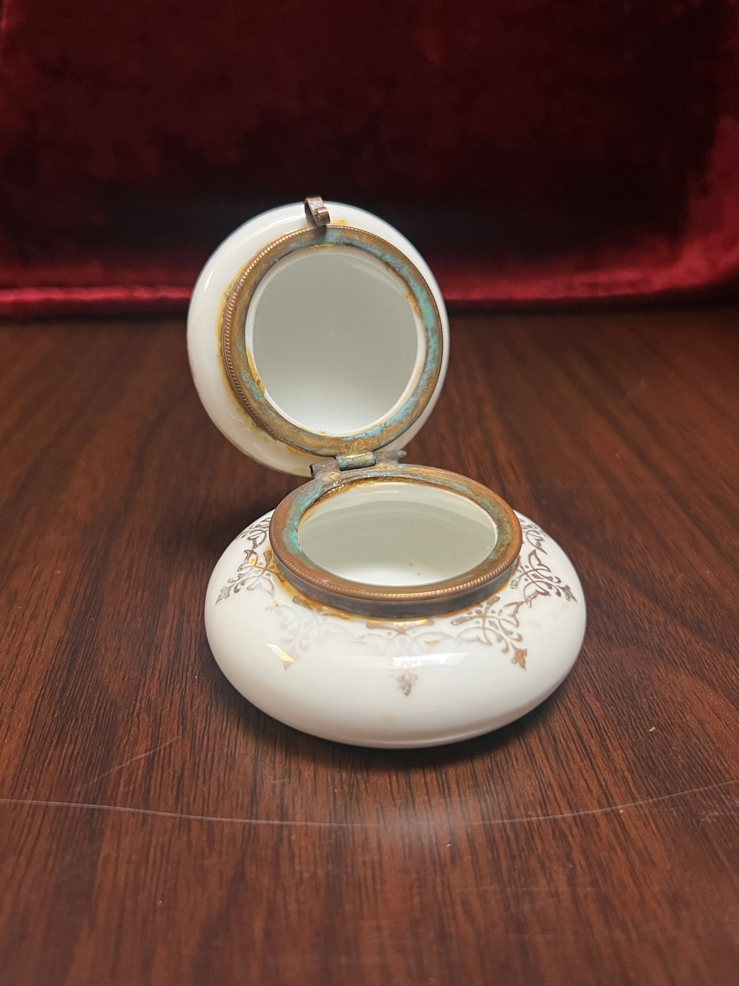 Vintage Trinket Box - Limoges Porcelain Pill / Snuff Box - French Courting Couple