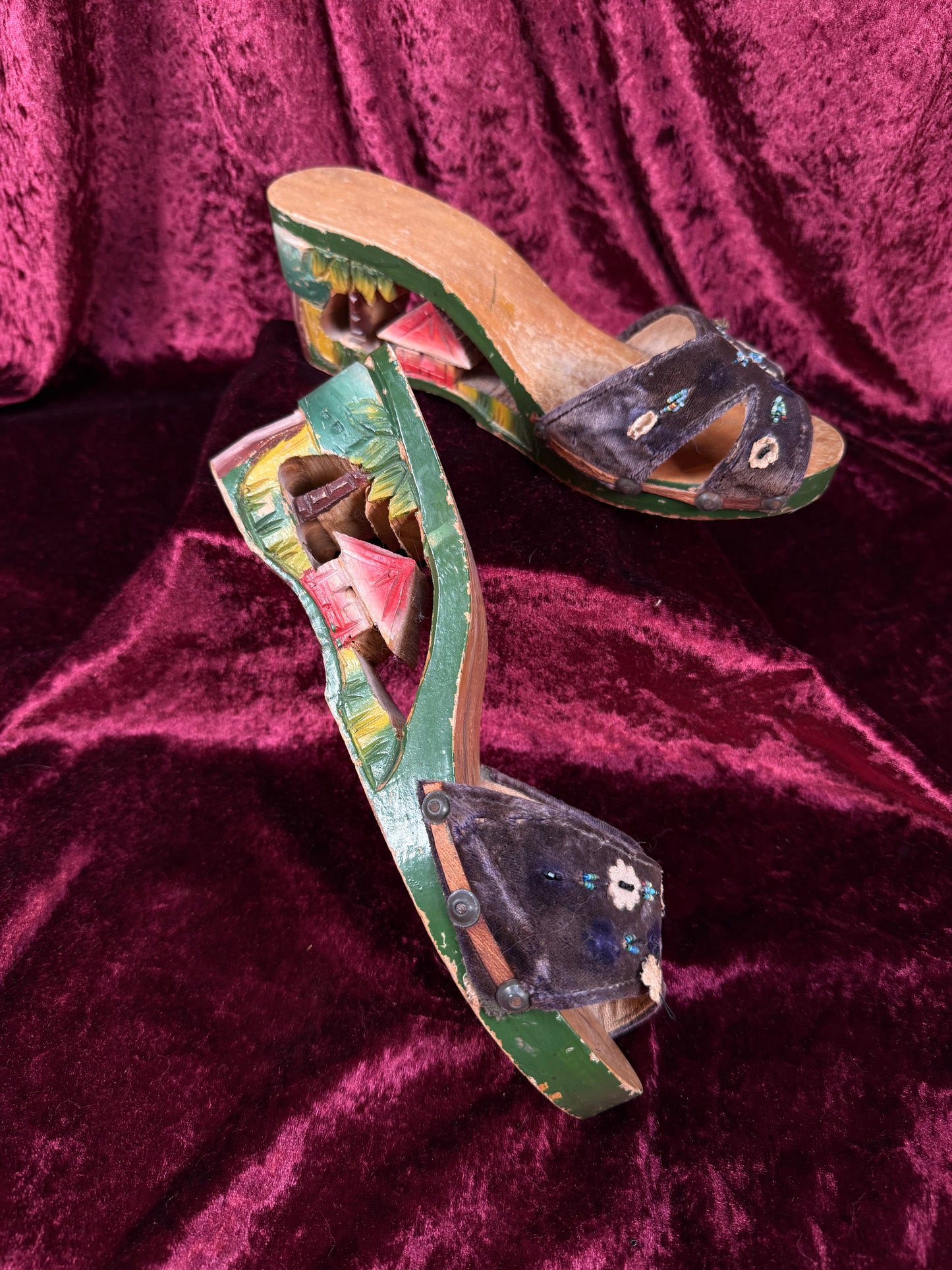 Vintage Shoes - 1940s Souvenir "Bakya" Sandal Wedges - Hand Carved - Size 7