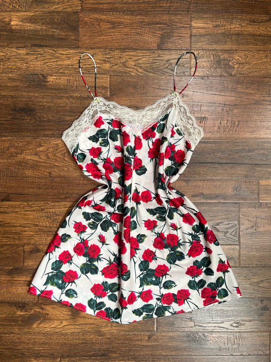 Vintage Clothing - Short Nightgown - Red Roses on White - Beth Michael’s - Large