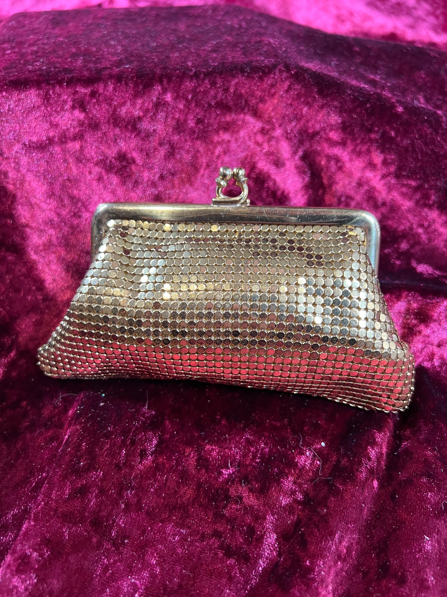 Vintage Accessory - Coin Purse - Gold Metal Mesh - Kiss Lock Closure - Whiting & Davis Co.