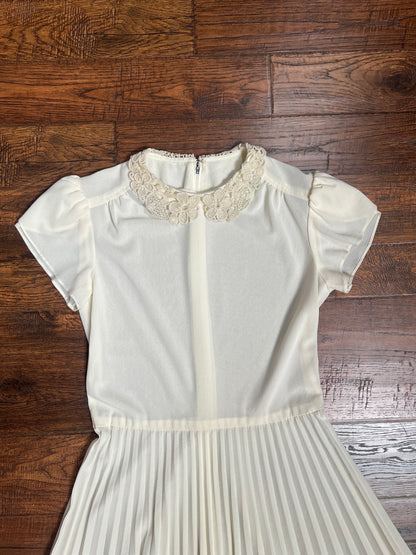 Vintage Clothing - Semi-Sheer Pleated Dress - Lace Collar - Cream - Small - Samuel Blue
