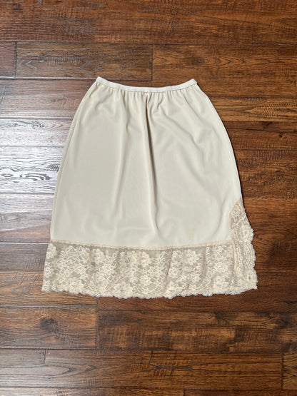 Vintage Clothing - Knee Length Skirt Slip - Nude - Floral Lace Hem - Short Leg Slit - Small - Aristocraft