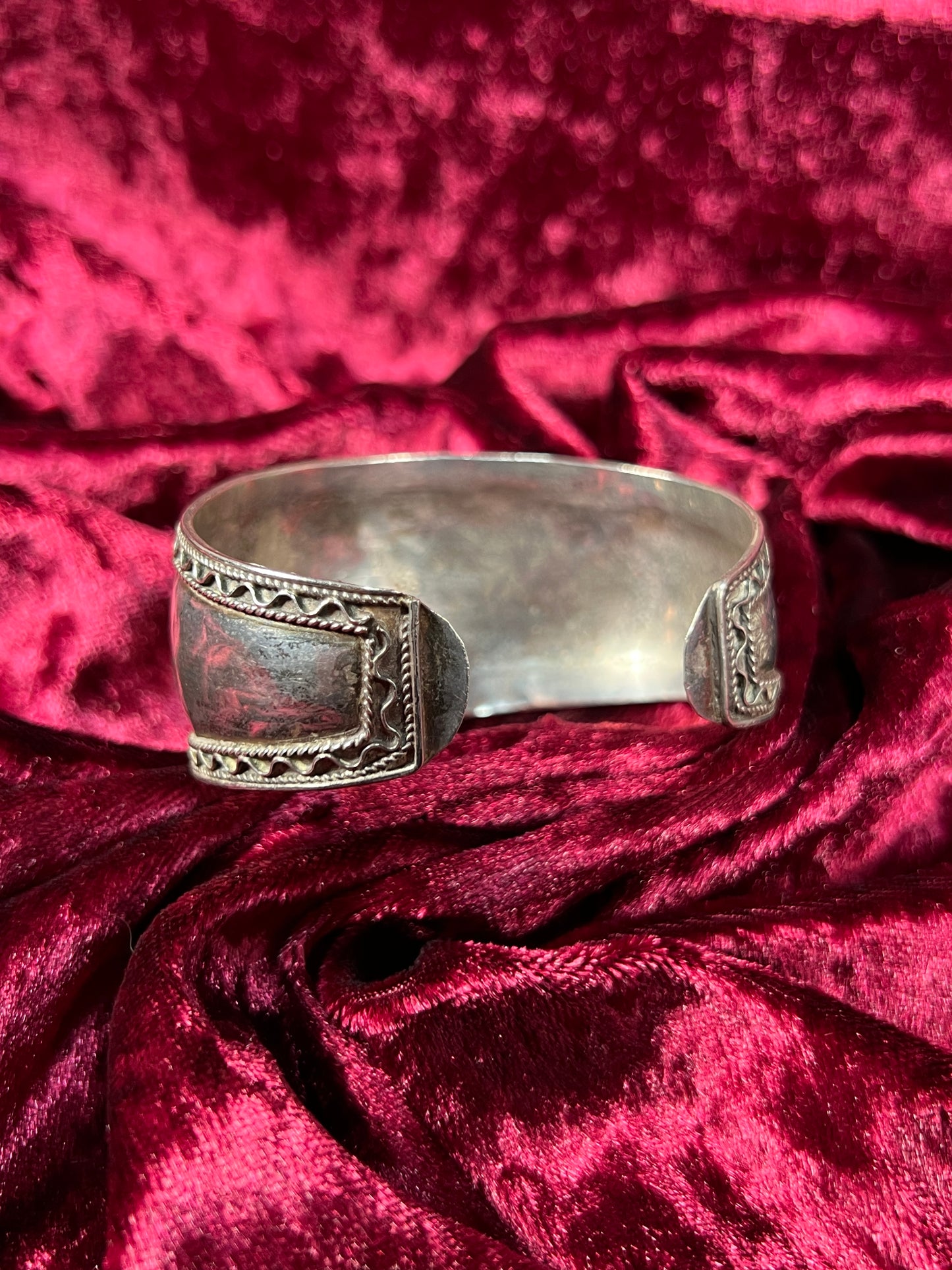 Vintage Jewelry - Cuff Bracelet - 925 Silver - Onyx Center Stone
