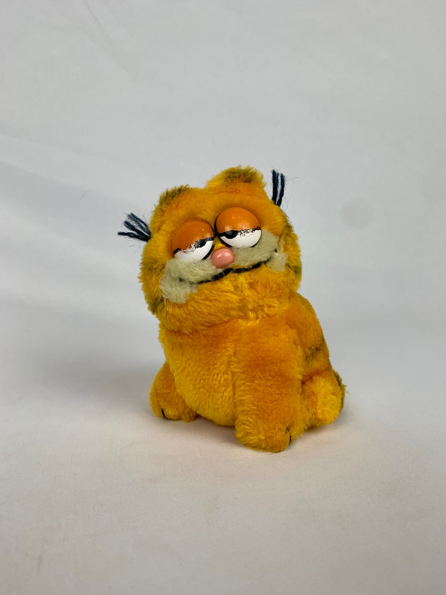 1981 Dakin United Syndicate Sitting Garfield Plush - Made In Korea - 5"