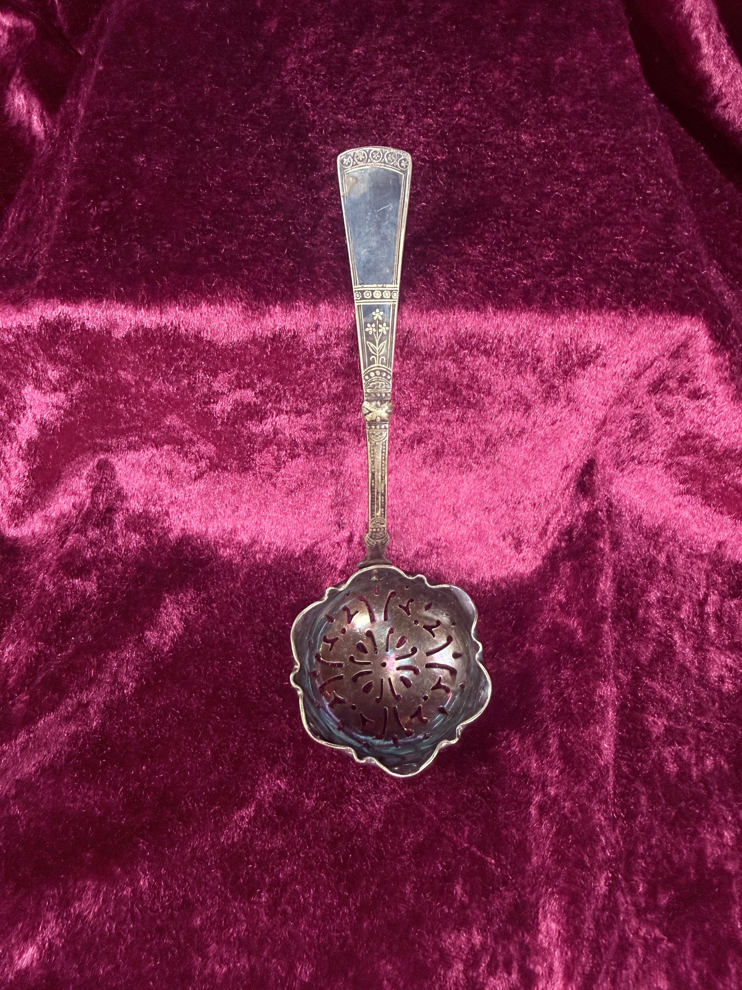 Vintage Silverplate Sugar Sifter Spoon – Scalloped Bowl Floral Handle