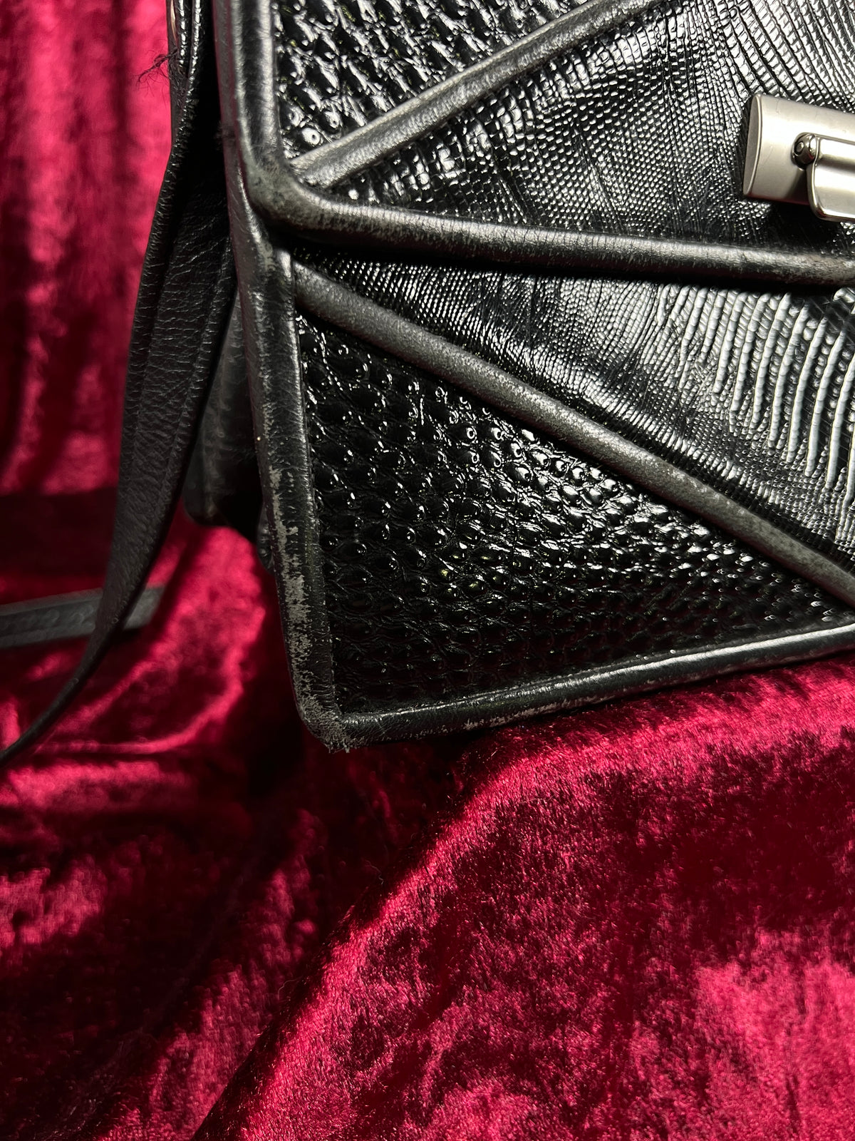 Vintage Y2K Black Leather Shoulder Bag - Reptile Embossed Patchwork Purse