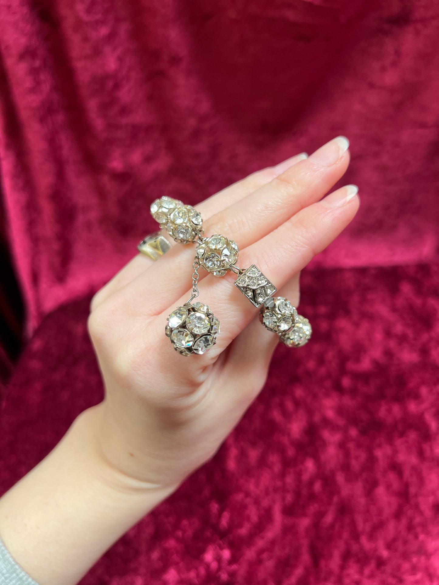 Vintage Jewelry - Silver Tone Ball Link Bracelet - Clear Round Cut Rhinestones - 7.5"