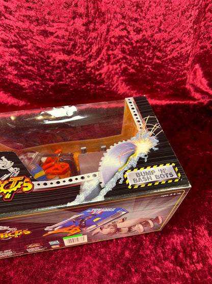 Vintage Collectibles - Battle Bots - Bump 'N' Bash Bots - Red Scorpion and Complete Control - Hasbro - 2001