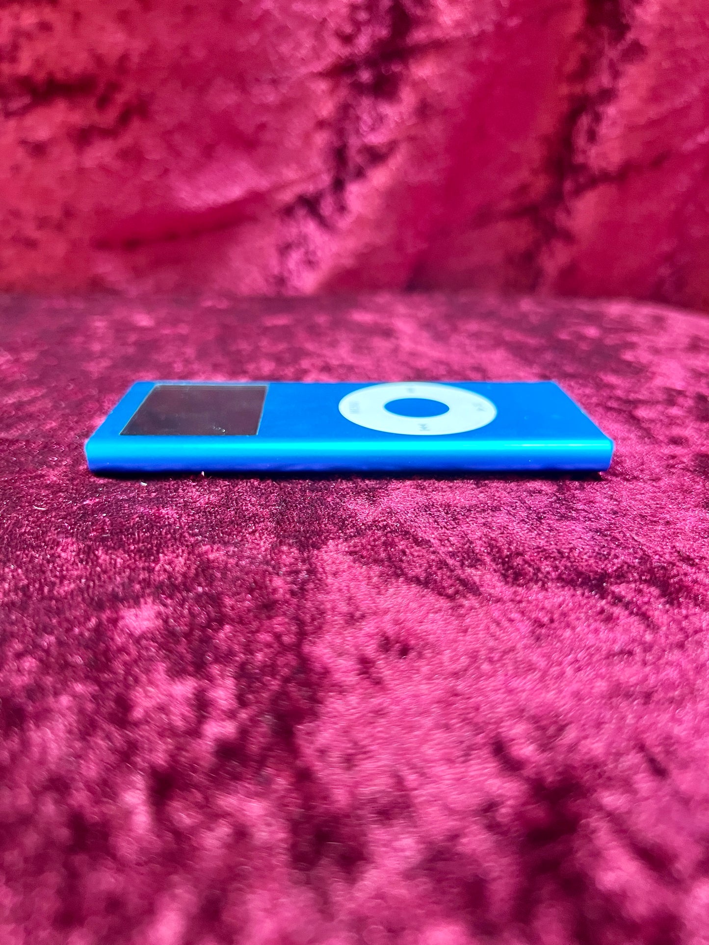 Vintage Electronics - iPod Nano with iLuv Case - Blue - Untested