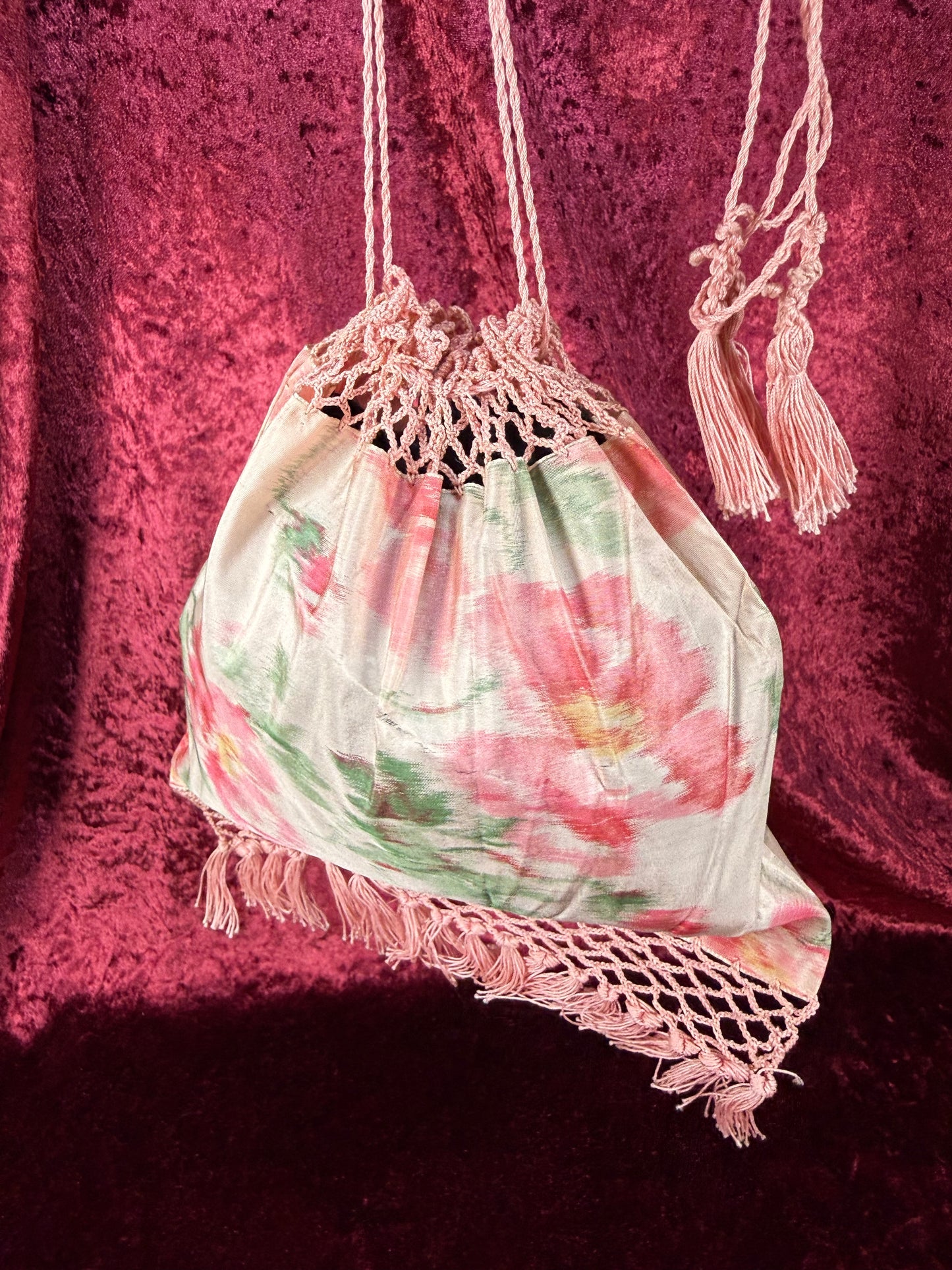 Vintage Floral Fabric Handbag – Crochet Trim Tassel Pouch
