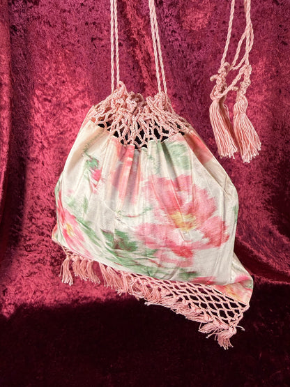 Vintage Floral Fabric Handbag – Crochet Trim Tassel Pouch