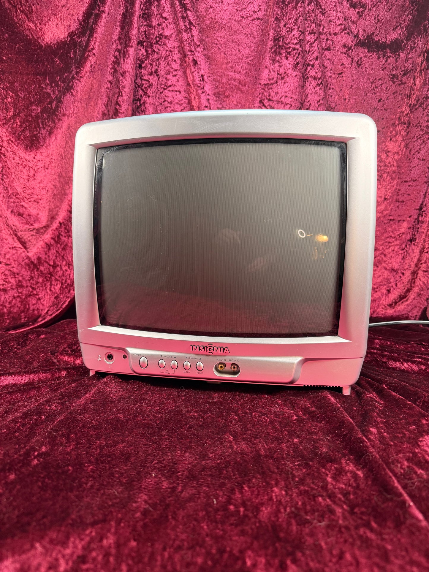 Vintage Electronics - Insignia IS-TV040917 - 13" CRT TV - with Remote