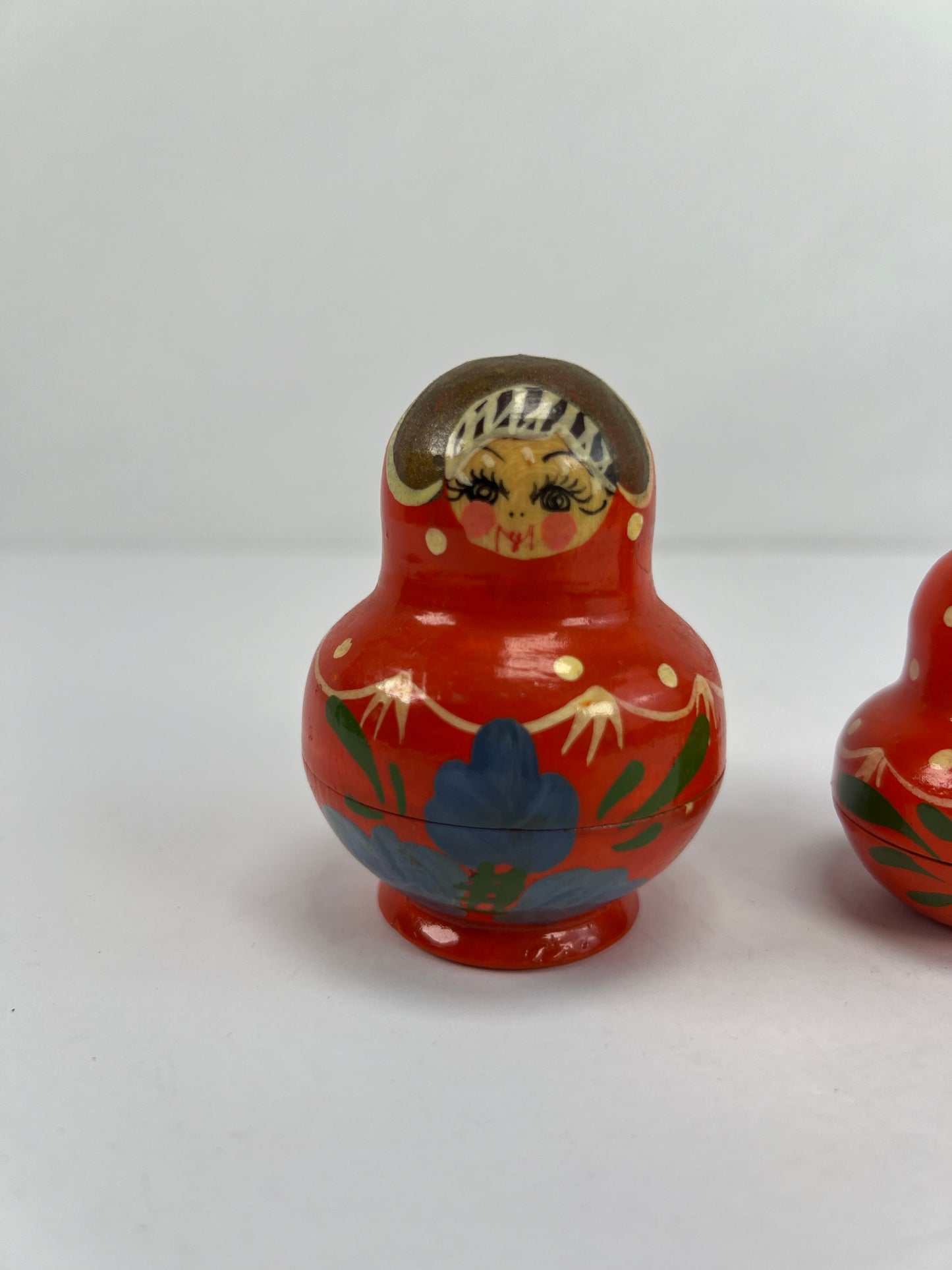 Vintage Trinkets - Russian Matryoshka Nesting Dolls - Orange & Blue - Unsigned