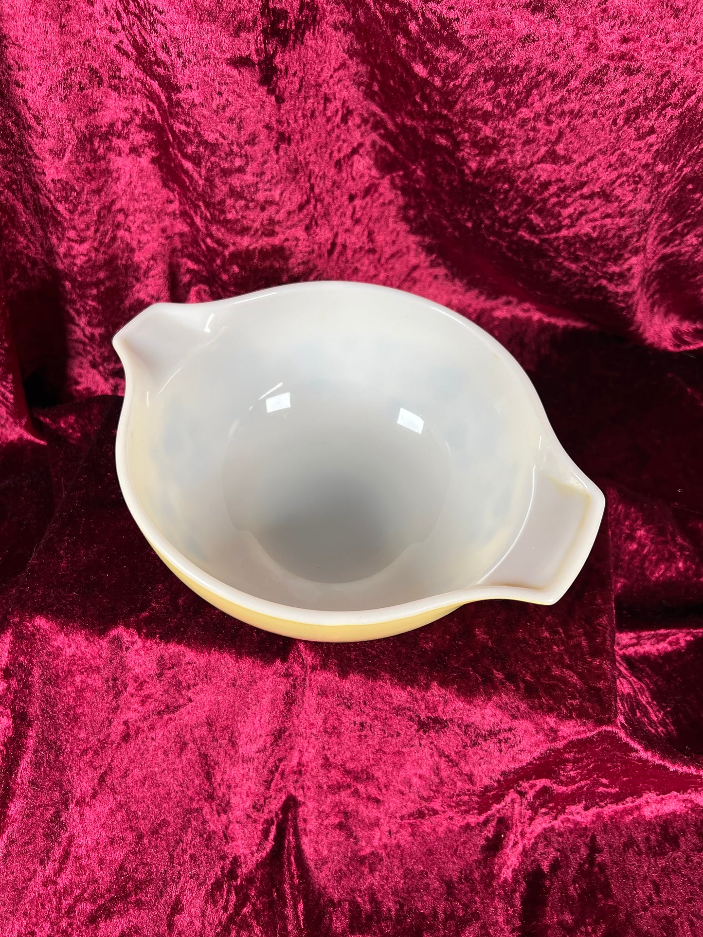 Vintage Kitchen - Mixing Bowl - Gooseberry - Black and Yellow - Pyrex - 1.5 Quarts