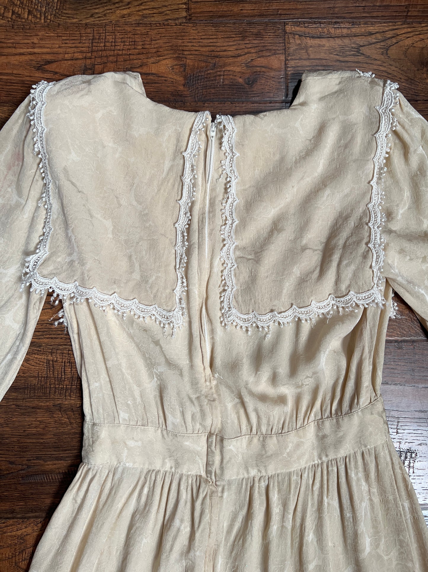 Vintage Clothing - Edwardian Revival Silk Jacquard Dress - Beige Floral Pattern with Lace Trim - Medium - Jessica McClintock