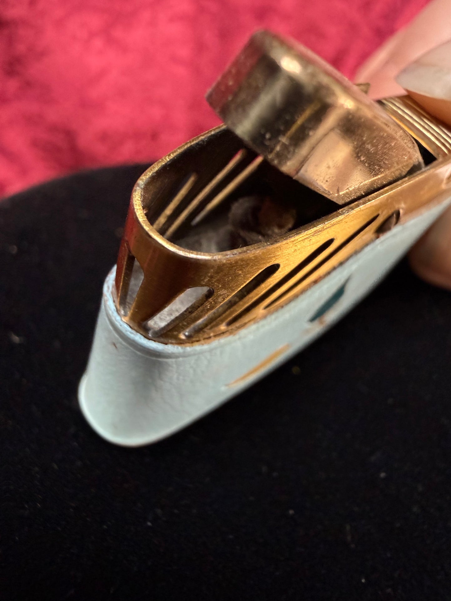 Vintage Metal Lighter – Powder Blue Atomic Leaf Motif Case